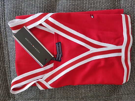 תמונה 8 ,שמלה אדומה של טומי הילפיגר S למכירה באזור ביגוד ואביזרים  שמלות וחליפות