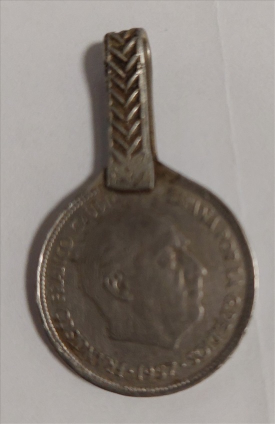 תמונה 1 ,מטבע קמע תליון , 5 פאטס ספרד. למכירה בקרית מוצקין אספנות  מטבעות ושטרות
