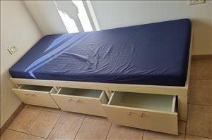 מיטת יחיד 