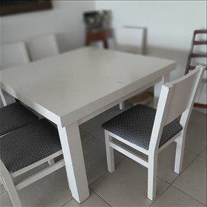 שולחן + כיסאות 