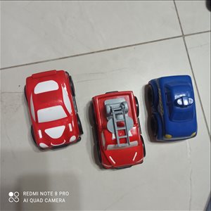 3 מכוניות  