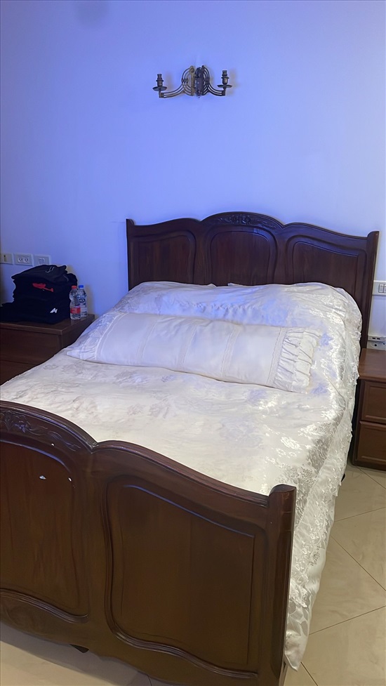 תמונה 1 ,מיטה זוגית ומזרן למכירה ברמת השרון ריהוט  ענתיקות