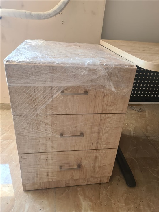 תמונה 2 ,שולחן+  מגרות  למכירה בחיפה  ריהוט  ריהוט משרדי