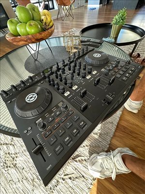 ציוד לדיג'יי ואולפנים - Traktor s4 mk 1 <br>      ... 