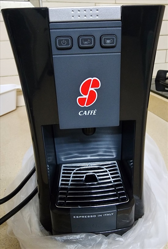 תמונה 2 ,מכונת קפה חדשה רק נפתחה מקרטון למכירה בדאלית אל-כרמל מוצרי חשמל  מכונת קפה