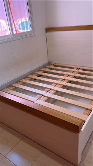 תמונה 2 ,בסיס מיטה זוגית + שידה עם מראה למכירה ביד רמבם ריהוט  מיטות