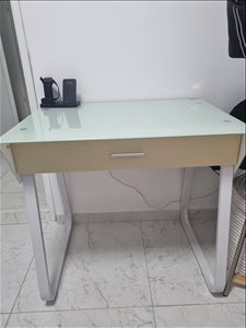 שולחן כתיבה עם כסא משרדי 
