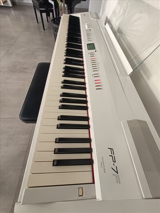 תמונה 2 ,פסנתר חשמלי  למכירה בצור יגאל כלי נגינה  פסנתר