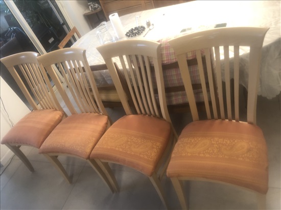 תמונה 1 ,4 כיסאות יטלקיות עם ריפוד.  למכירה בהרצלייה ריהוט  כיסאות