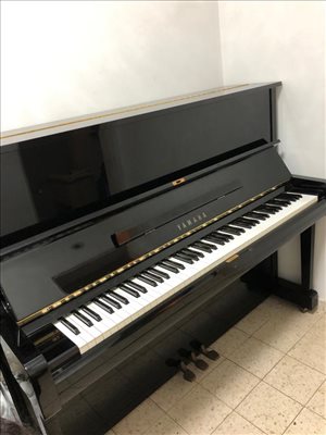 פסנתר YAMAHA U1 