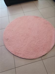 שטיח פרוותי ורוד לחדר ילדות 