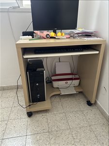 שולחן מחשב וכסא מחשב 