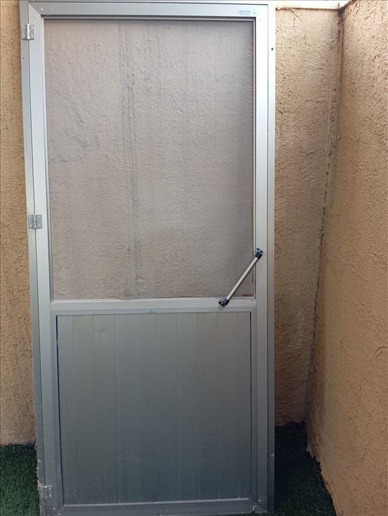 תמונה 1 ,דלת רשת עם משקוף למכירה בבית שמש ריהוט  דלתות