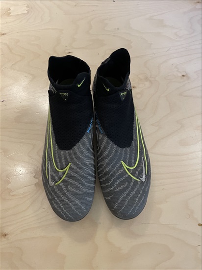 תמונה 3 ,נעלי כדורגל פקקים מקצועיותNike למכירה בתל אביב ביגוד ואביזרים  נעלי ספורט