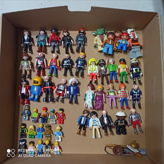 תמונה 1 ,10 בובות קטנות של לגו למכירה ביבנה לתינוק ולילד  משחקים וצעצועים