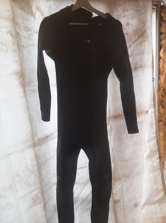 תמונה 1 ,חליפת צלילה\גלישה מקצועית למכירה ברעננה ציוד ספורט  ספורט ים