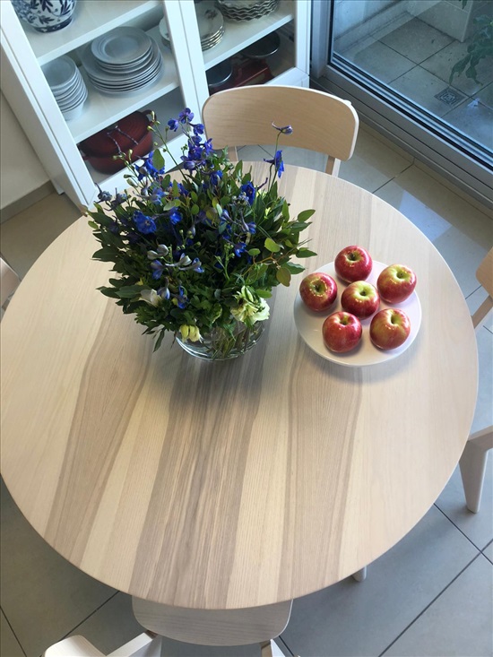 תמונה 1 ,שולחן עגול וארבעה כיסאות  למכירה בתל אביב ריהוט  פינת אוכל