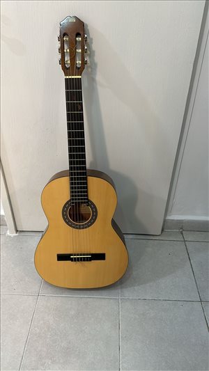 גיטרה קלאסית תוצרת ספרד Madrig 