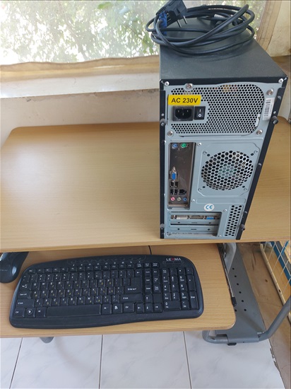 תמונה 2 ,כונן מחשב +מקלדת +שולחן למכירה בבקוע מחשבים וציוד נלווה  מחשב