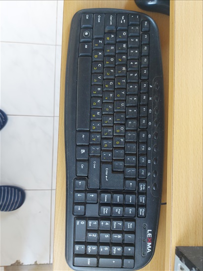 תמונה 3 ,כונן מחשב +מקלדת +שולחן למכירה בבקוע מחשבים וציוד נלווה  מחשב