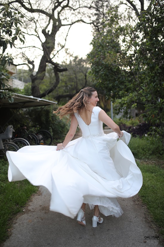 תמונה 1 ,שמלת כלה פנינה טורנה למכירה בחיפה לחתן ולכלה  ביגוד לכלה