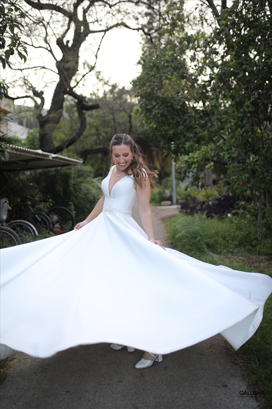 תמונה 2 ,שמלת כלה פנינה טורנה למכירה בחיפה לחתן ולכלה  ביגוד לכלה