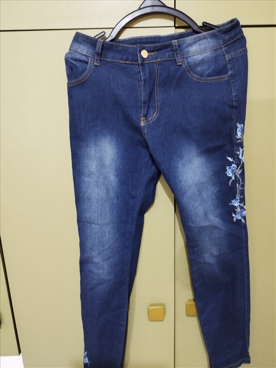 תמונה 1 ,גינס חדש עם רקמה. מידה מדיום למכירה ברמת גן ביגוד ואביזרים  ג'ינסים ומכנסיים