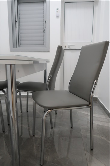 תמונה 4 ,שולחן ו-4 כיסאות למכירה בבני ברק ריהוט  שולחנות