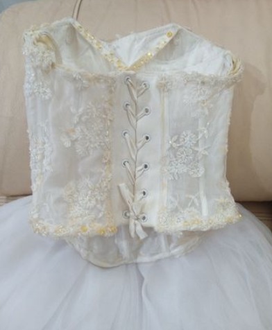 תמונה 4 ,מחוך לבן נצנץ וחצאית טאטו תחרה למכירה בנתניה ביגוד ואביזרים  שמלות שושבינה