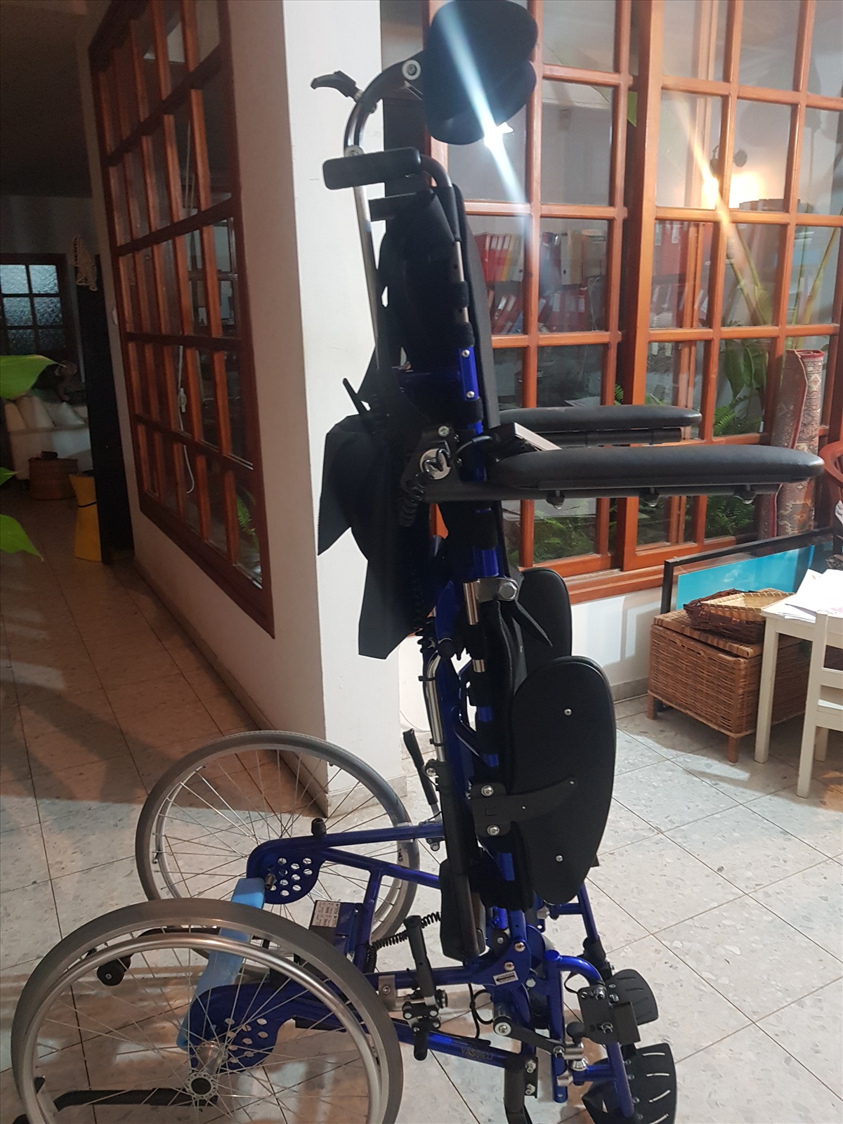 תמונה 1, כיסא גלגלים עם מערכת העמדה חשמ למכירה בגני תקווה | ציוד סיעודי/רפואי  ...
