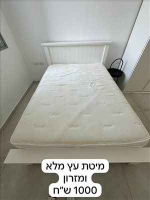 מיטה זוגית לבנה מעץ כולל מזרון 