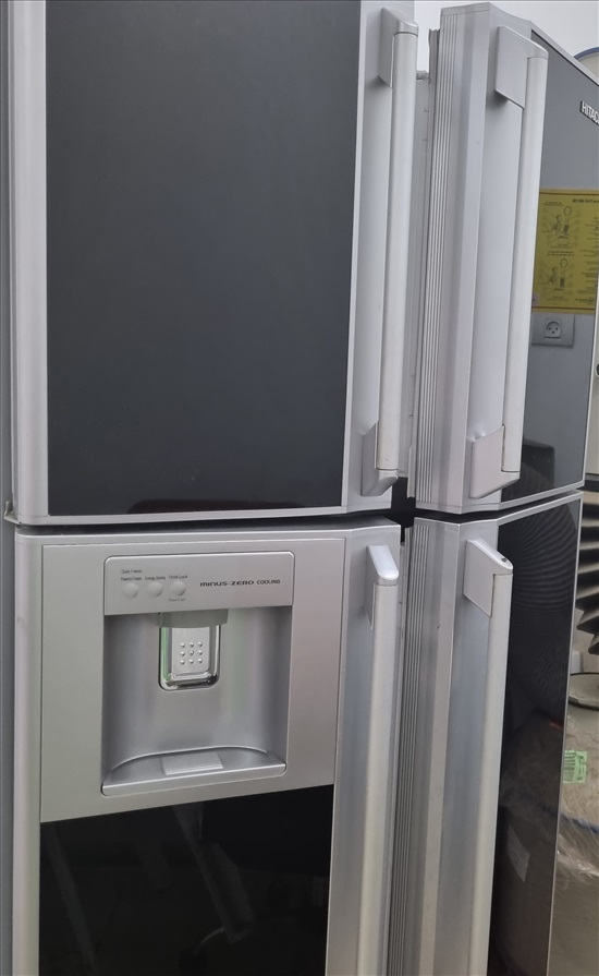 תמונה 1 ,מקרר היטאצי שחור עם קיוסק למכירה בתל אביב מוצרי חשמל  מקרר