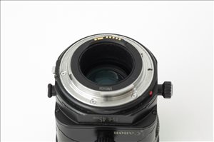 צילום - canon 45 ts f2.8 <br>       