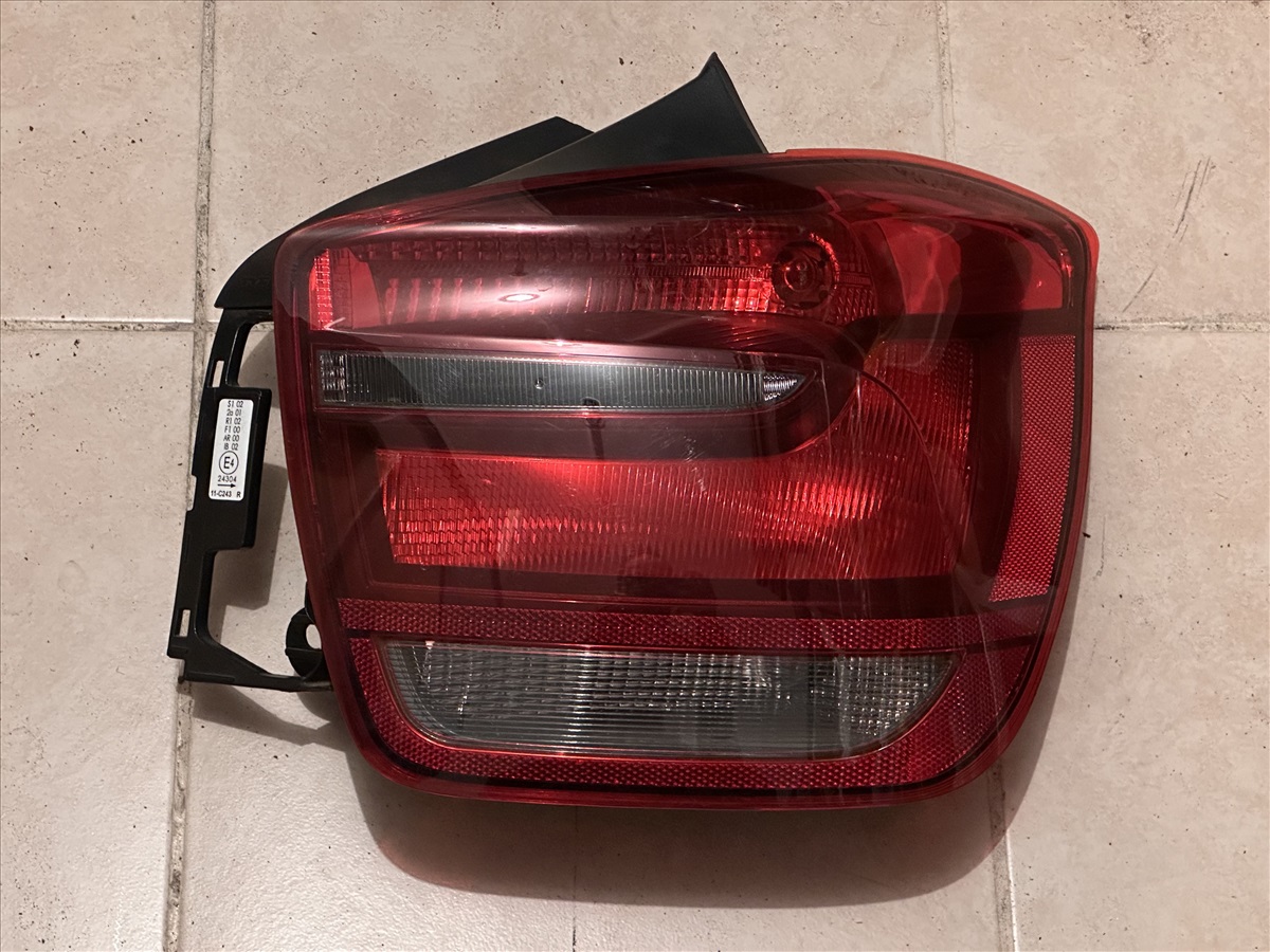 תמונה 1, פנס אחורי ימין ל BMW  1 מקורי למכירה בהוד השרון | שונות  שונות