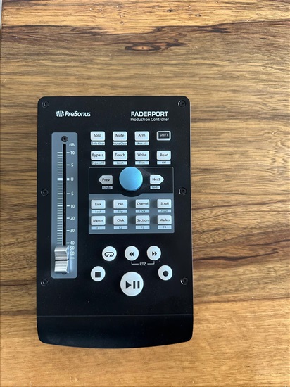 תמונה 2 ,קונטרולר PreSonus Faderport V2 למכירה בכפר סבא ציוד לדיג'יי ואולפנים  ציוד לאולפנים