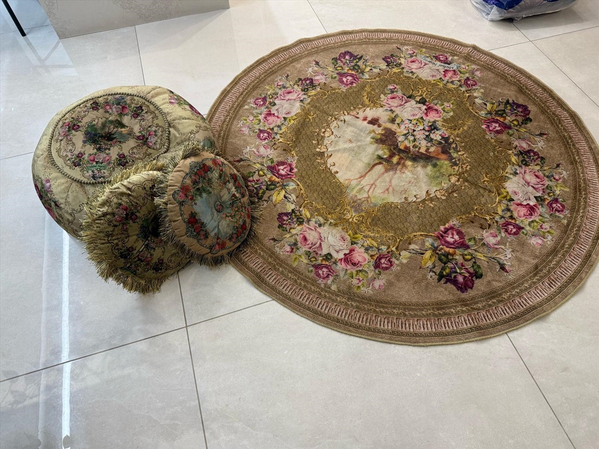תמונה 1, שטיח , פוף כריות נוי של מיכל נ למכירה בנתניה  | לבית  כללי
