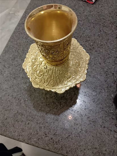 תמונה 2 ,כוס שנשפך לכוסות קטנים לקידוש למכירה בירשלים אספנות  חפצי נוי