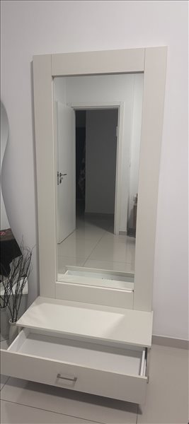 קומודה מראה 