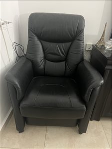 כורסת טלוויזיה עם מנגנון הרמה  