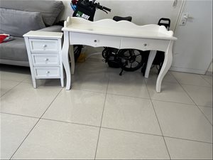 ריהוט - שולחן ושידה <br>       