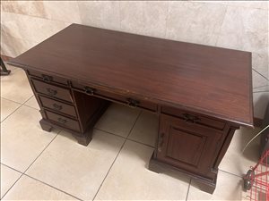 כורסאות מרופדות (2) וריהוט ישן 
