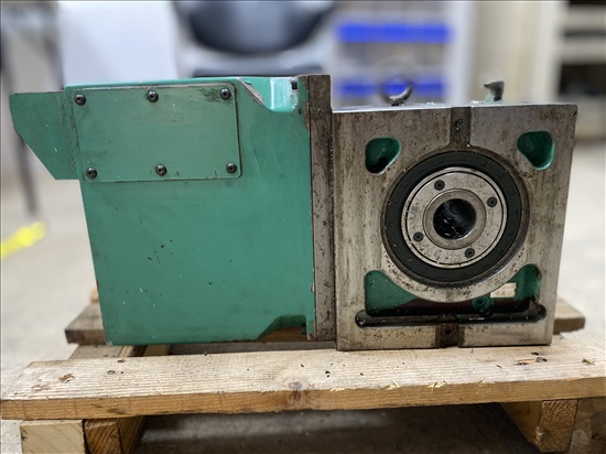 תמונה 2 ,ציר רביעי למכונת CNC  למכירה ביד חנה  ציוד לתעשייה  מכונות