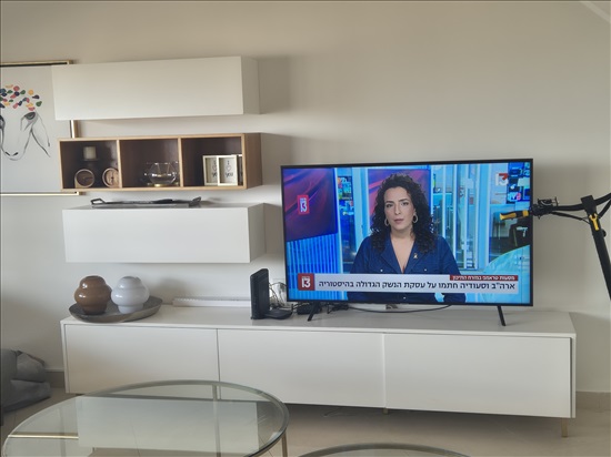 תמונה 1 ,מזנון מעץ מלא עבודת נגרות למכירה בנתניה ריהוט  מזנון/ ויטרינה