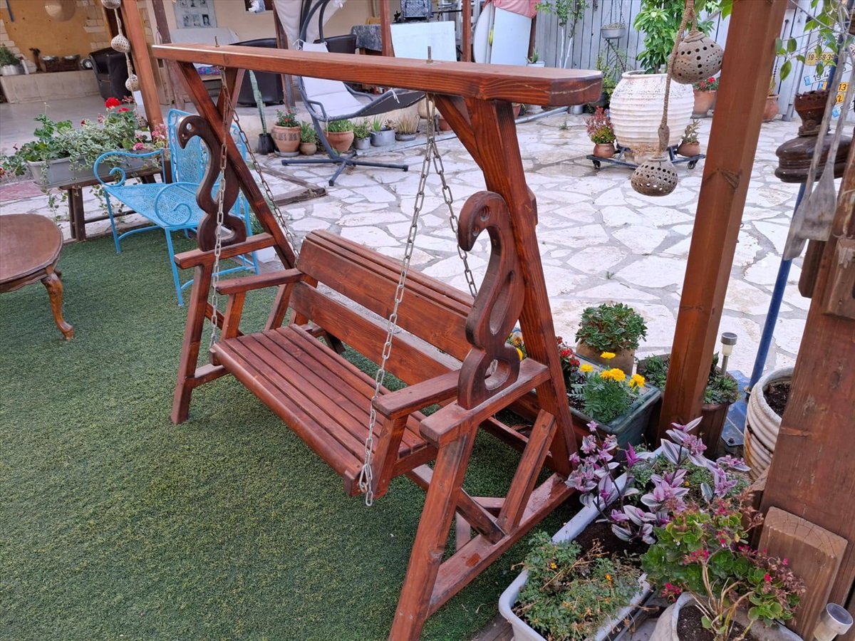 תמונה 1, נדנדת עץ מלא עבודת יד למכירה בראש העין | ריהוט  ריהוט לגינה
