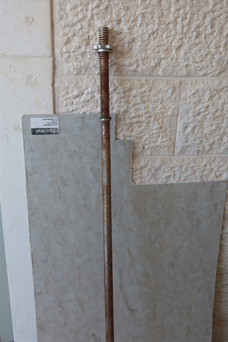 תמונה 1, משקולות מוט 8 קילו + 4 צלחות  למכירה בבית שמש | ציוד ספורט  אביזרי ספורט