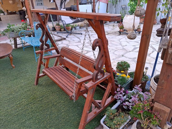 תמונה 1 ,נדנדת עץ מלא עבודת יד למכירה בראש העין ריהוט  ריהוט לגינה