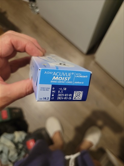 תמונה 1 , 10 חבילות Acuvue moist למכירה בהוד השרון משקפיים  עדשות מגע