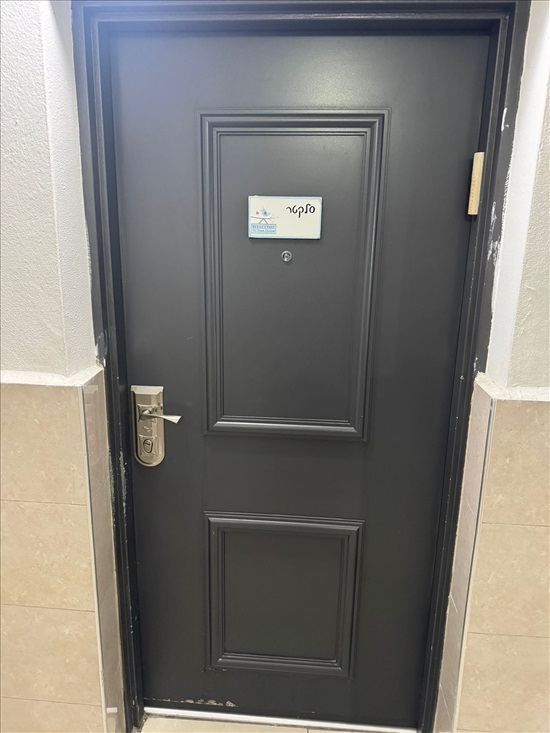 תמונה 2 ,דלתות של חדרים ודלת כניסה למכירה בנשר ריהוט  דלתות