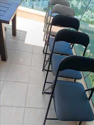 6  כיסאות מתקפלים 