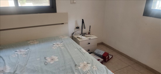 תמונה 1 ,מיטה שידה 2 שידות קטנות למכירה בנתניה ריהוט  חדרי שינה